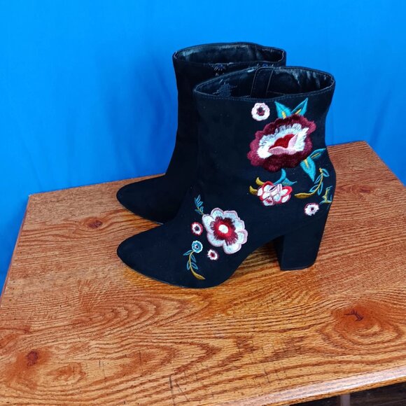 Express Boots Womens Sz 8 Faux Suede Embroidered Floral Ankle Booties Block Heel - Picture 8 of 15
